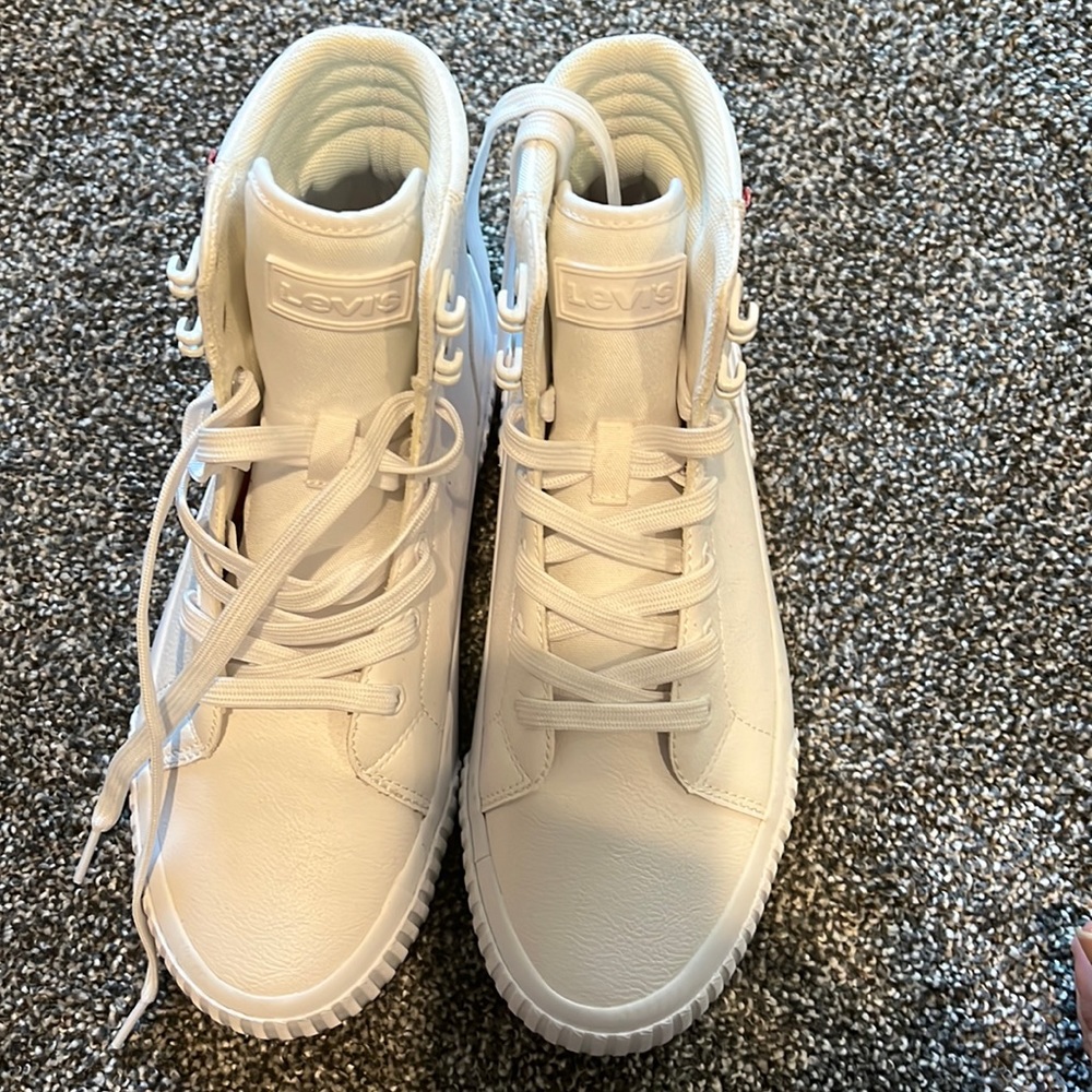 Levi’s high top tennis shoe, new never worn. Leather shoe. Size 7 women’s